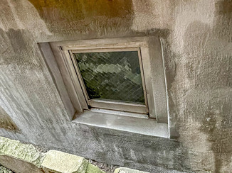小工事 しっかり補修した車庫の窓枠