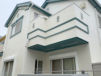 外壁・屋根リフォーム 白と緑の色分けが素敵な外壁と屋根